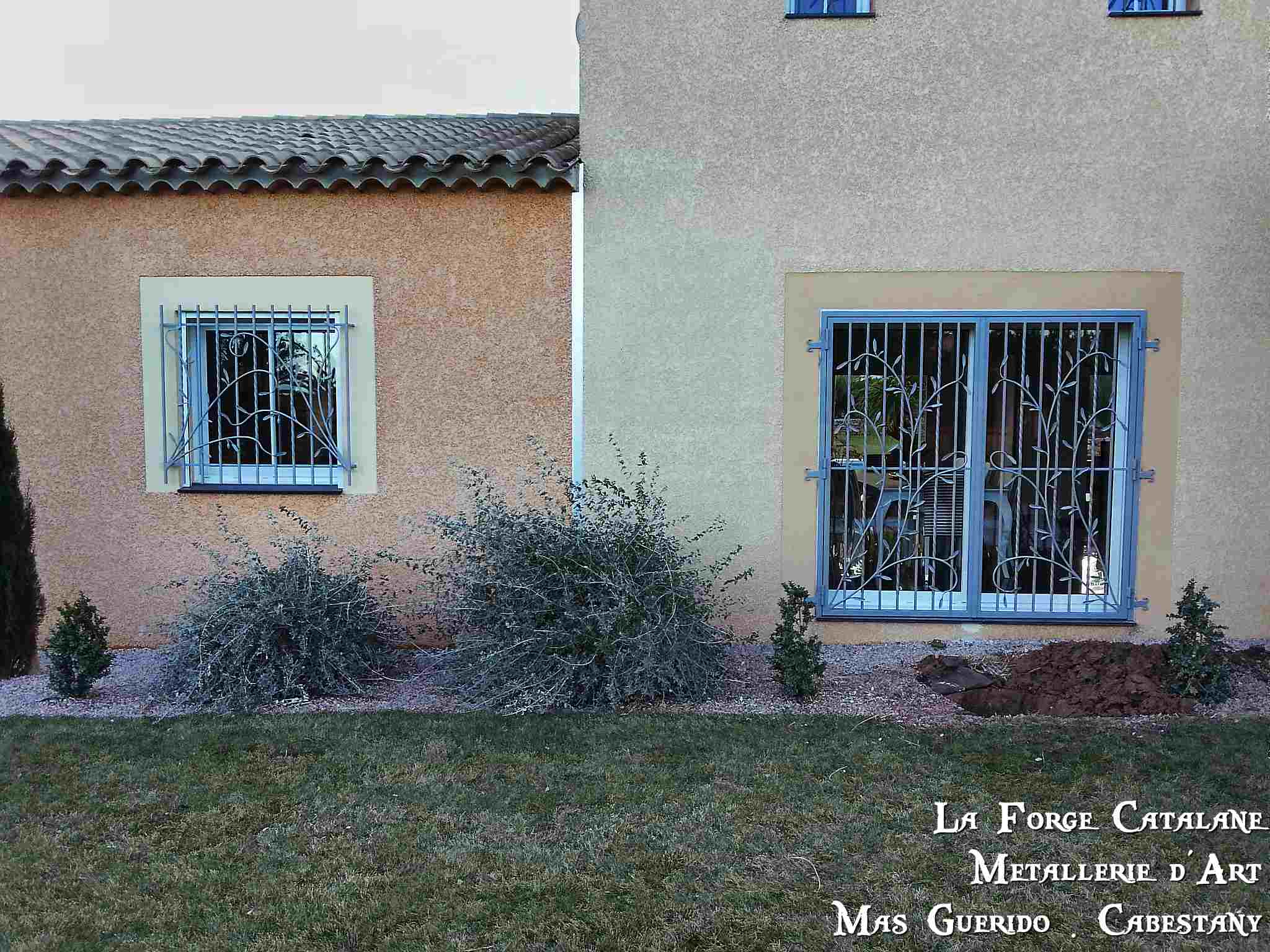 Grille protection type provencal rameau olivier travail chaud 13 forge catalane.jpg